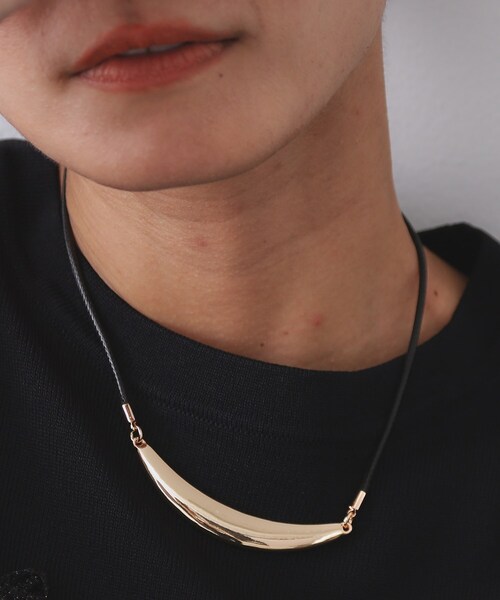 OPAQUE.CLIP(オペークドットクリップ)の「メタルバー×コードネックレス(ネックレス・レディース・シルバー/ゴールド・00)」の3枚目の写真