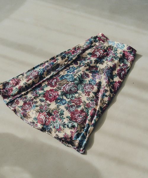 YECCA VECCA（イェッカヴェッカ）の「ゴブラン柄フレアスカート（スカート・レディース・キャメル/ベージュ・M/S）」の8枚目の写真