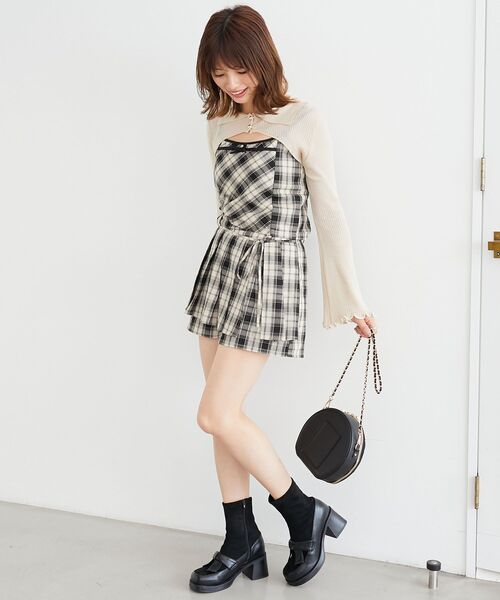 MAJESTIC LEGON（マジェスティックレゴン）の「プリーツデザインショートパンツ（その他パンツ・レディース・グレー系その他/ブラウン系その他2/グレー/ブラウン/ベージュ系その他2・MEDIUM）」の11枚目の写真