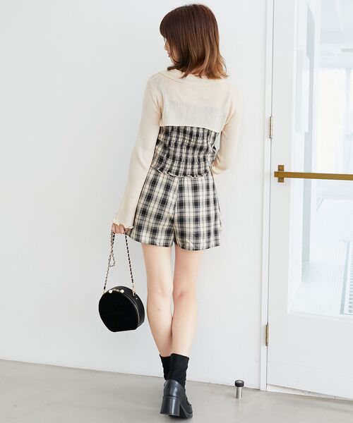 MAJESTIC LEGON（マジェスティックレゴン）の「プリーツデザインショートパンツ（その他パンツ・レディース・グレー系その他/ブラウン系その他2/グレー/ブラウン/ベージュ系その他2・MEDIUM）」の12枚目の写真