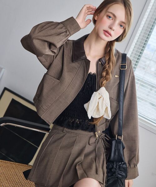 MAJESTIC LEGON（マジェスティックレゴン）の「プリーツデザインショートパンツ（その他パンツ・レディース・グレー系その他/ブラウン系その他2/グレー/ブラウン/ベージュ系その他2・MEDIUM）」の20枚目の写真