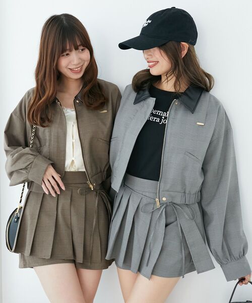 MAJESTIC LEGON（マジェスティックレゴン）の「プリーツデザインショートパンツ（その他パンツ・レディース・グレー系その他/ブラウン系その他2/グレー/ブラウン/ベージュ系その他2・MEDIUM）」の21枚目の写真