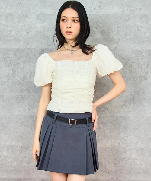 ANAP(アナップ)の「パフスリーブ ギャザー シャーリング トップス(Tシャツ/カットソー・レディース・ブラック/イエロー/オフホワイト・FREE)」の2枚目の写真
