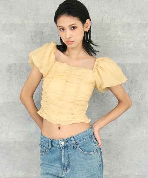 ANAP(アナップ)の「パフスリーブ ギャザー シャーリング トップス(Tシャツ/カットソー・レディース・ブラック/イエロー/オフホワイト・FREE)」の1枚目の写真