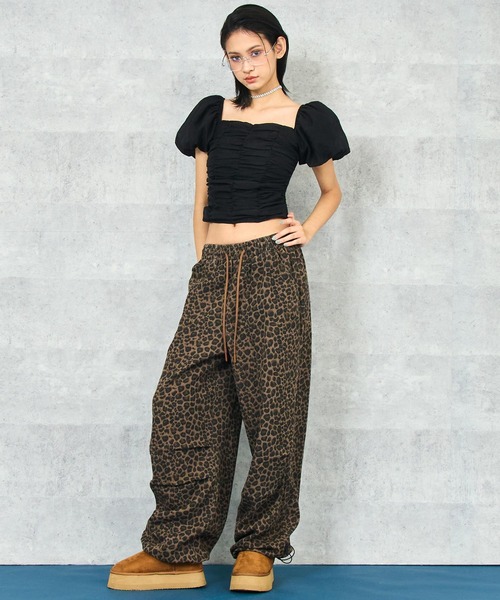 ANAP(アナップ)の「パフスリーブ ギャザー シャーリング トップス(Tシャツ/カットソー・レディース・ブラック/イエロー/オフホワイト・FREE)」の10枚目の写真