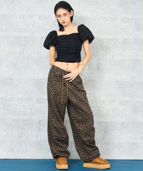 ANAP(アナップ)の「パフスリーブ ギャザー シャーリング トップス(Tシャツ/カットソー・レディース・ブラック/イエロー/オフホワイト・FREE)」の11枚目の写真