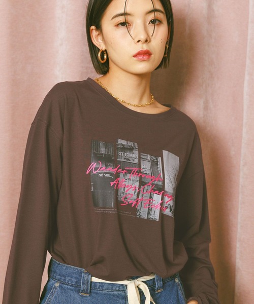 BAYFLOW（ベイフロー）の「[柔らかな肌ざわり]スムースタッチプリント長袖Tシャツ / ロンT（Tシャツ/カットソー・レディース・オフホワイト/グレー/ブラック/ブラウン/チャコール/ホワイト・SMALL/MEDIUM）」の6枚目の写真