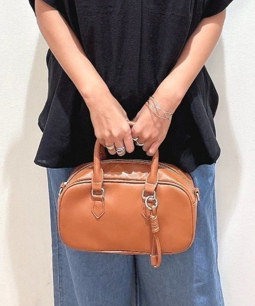 Right-on(ライトオン)の「HONEYSUCKLE ROSE(ハニーサックルローズ)【レディース】チャーム付きミニボストンバッグ(ショルダーバッグ・レディース・ブラウン/キャメル/ブラック・ONE SIZE)」の16枚目の写真