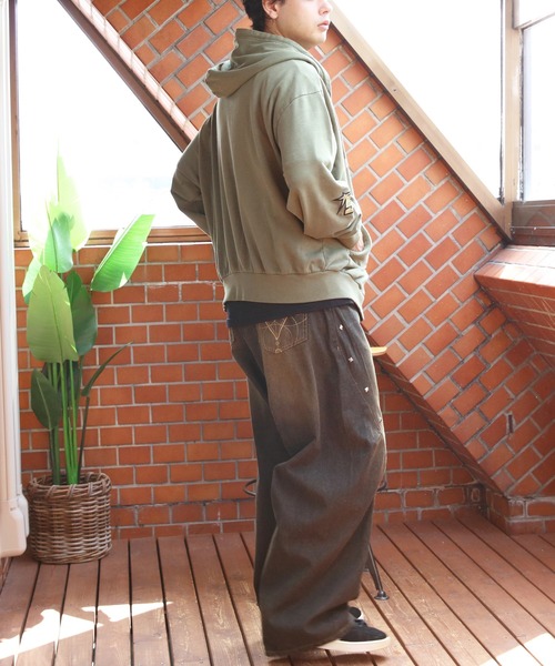 8(eight)(エイト)の「ヴィンテージ加工ロゴ刺繍ZIPパーカー(パーカー・メンズ・チャコールグレー/カーキ/ピンク・MEDIUM/LARGE)」の9枚目の写真