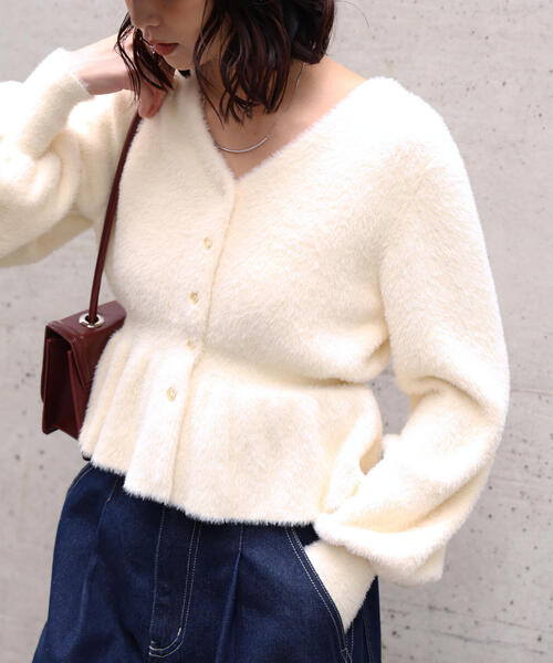 FREE'S MART（フリーズマート）の「◇ショートシャギーペプラムニットカーディガン【動画有】（ニット/セーター・レディース・ピンク/ホワイト/イエロー/グレー/ネイビー・FREE）」の14枚目の写真