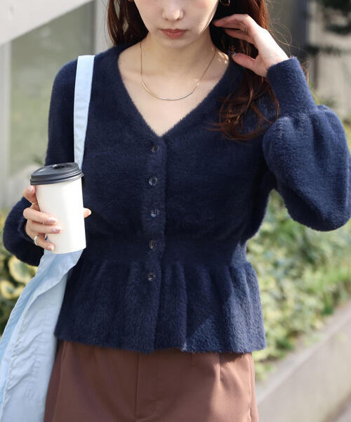 FREE'S MART（フリーズマート）の「◇ショートシャギーペプラムニットカーディガン【動画有】（ニット/セーター・レディース・ピンク/ホワイト/イエロー/グレー/ネイビー・FREE）」の3枚目の写真