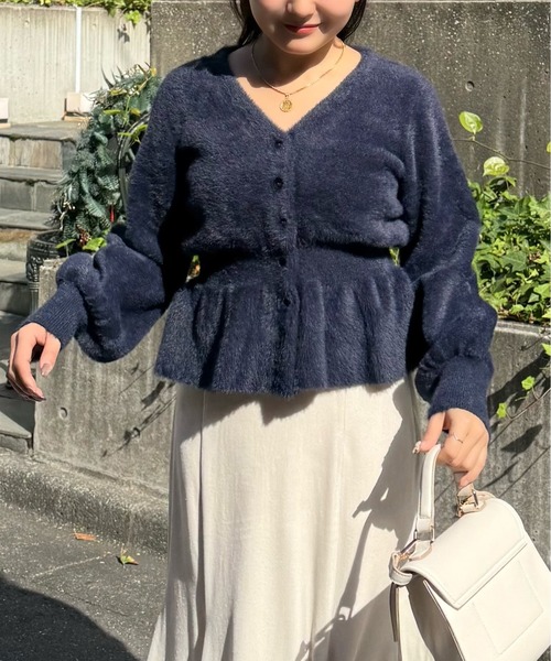 FREE'S MART（フリーズマート）の「◇ショートシャギーペプラムニットカーディガン【動画有】（ニット/セーター・レディース・ピンク/ホワイト/イエロー/グレー/ネイビー・FREE）」の6枚目の写真