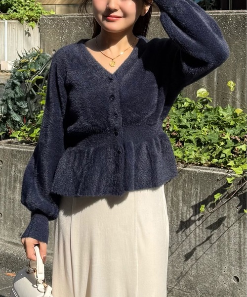 FREE'S MART（フリーズマート）の「◇ショートシャギーペプラムニットカーディガン【動画有】（ニット/セーター・レディース・ピンク/ホワイト/イエロー/グレー/ネイビー・FREE）」の7枚目の写真