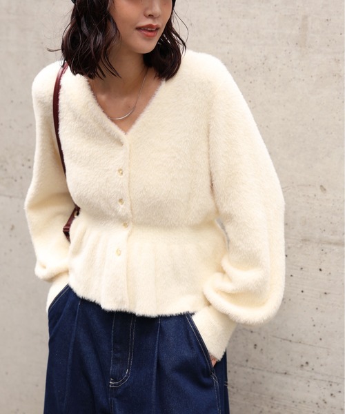 FREE'S MART（フリーズマート）の「◇ショートシャギーペプラムニットカーディガン【動画有】（ニット/セーター・レディース・ピンク/ホワイト/イエロー/グレー/ネイビー・FREE）」の8枚目の写真