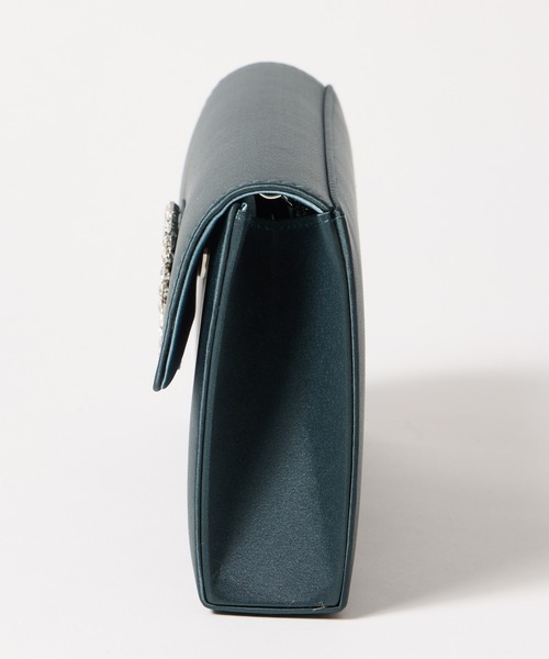 AIMER（エメ）の「スクエアビジューパーツサテンクラッチバッグ（クラッチバッグ・レディース・キャメル/ダークグリーン/ブラック・FREE）」の5枚目の写真