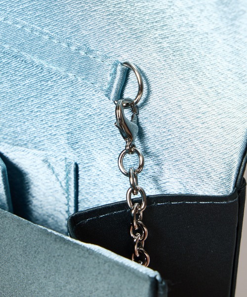 AIMER（エメ）の「スクエアビジューパーツサテンクラッチバッグ（クラッチバッグ・レディース・キャメル/ダークグリーン/ブラック・FREE）」の10枚目の写真