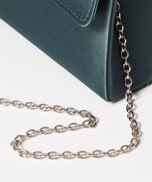 AIMER（エメ）の「スクエアビジューパーツサテンクラッチバッグ（クラッチバッグ・レディース・キャメル/ダークグリーン/ブラック・FREE）」の11枚目の写真