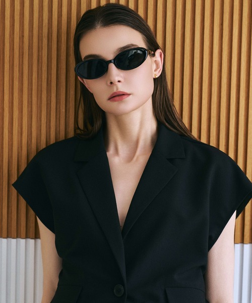 NUEF (ヌエフ)の「オーバルサングラス|カラーレンズ|トレンド|紫外線対策|UVカット|サングラス|NUEF|COLOR SUNGLASSES(サングラス・レディース・ブラック/ブラック×グレー/ブラウン・FREE)」の4枚目の写真