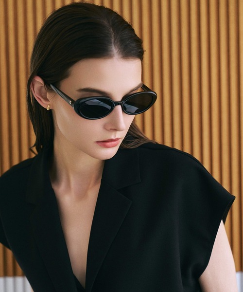 NUEF (ヌエフ)の「オーバルサングラス|カラーレンズ|トレンド|紫外線対策|UVカット|サングラス|NUEF|COLOR SUNGLASSES(サングラス・レディース・ブラック/ブラック×グレー/ブラウン・FREE)」の5枚目の写真