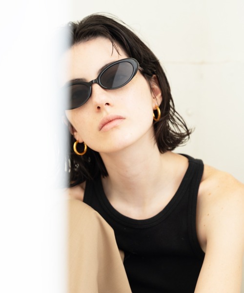 NUEF (ヌエフ)の「オーバルサングラス|カラーレンズ|トレンド|紫外線対策|UVカット|サングラス|NUEF|COLOR SUNGLASSES(サングラス・レディース・ブラック/ブラック×グレー/ブラウン・FREE)」の6枚目の写真
