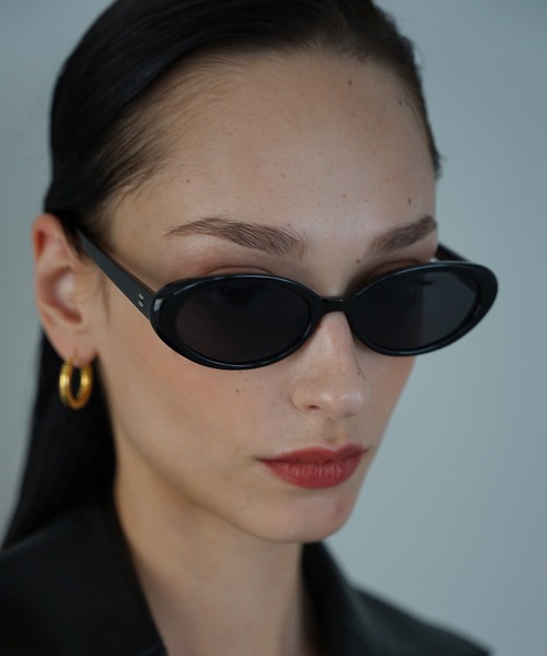 NUEF (ヌエフ)の「オーバルサングラス|カラーレンズ|トレンド|紫外線対策|UVカット|サングラス|NUEF|COLOR SUNGLASSES(サングラス・レディース・ブラック/ブラック×グレー/ブラウン・FREE)」の13枚目の写真