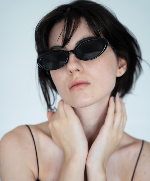 NUEF (ヌエフ)の「オーバルサングラス|カラーレンズ|トレンド|紫外線対策|UVカット|サングラス|NUEF|COLOR SUNGLASSES(サングラス・レディース・ブラック/ブラック×グレー/ブラウン・FREE)」の14枚目の写真