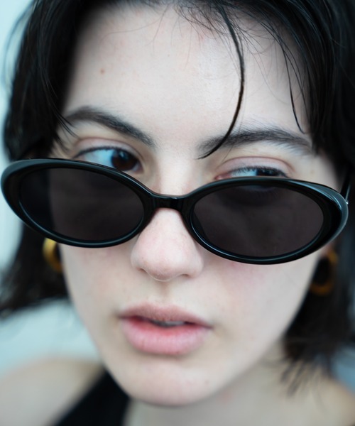 NUEF (ヌエフ)の「オーバルサングラス|カラーレンズ|トレンド|紫外線対策|UVカット|サングラス|NUEF|COLOR SUNGLASSES(サングラス・レディース・ブラック/ブラック×グレー/ブラウン・FREE)」の15枚目の写真
