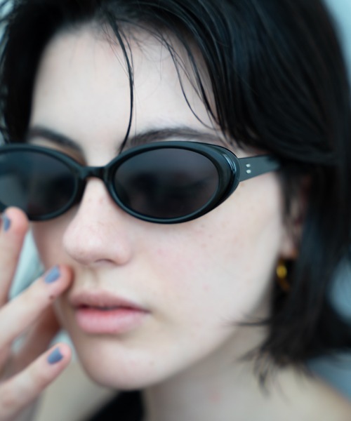 NUEF (ヌエフ)の「オーバルサングラス|カラーレンズ|トレンド|紫外線対策|UVカット|サングラス|NUEF|COLOR SUNGLASSES(サングラス・レディース・ブラック/ブラック×グレー/ブラウン・FREE)」の16枚目の写真