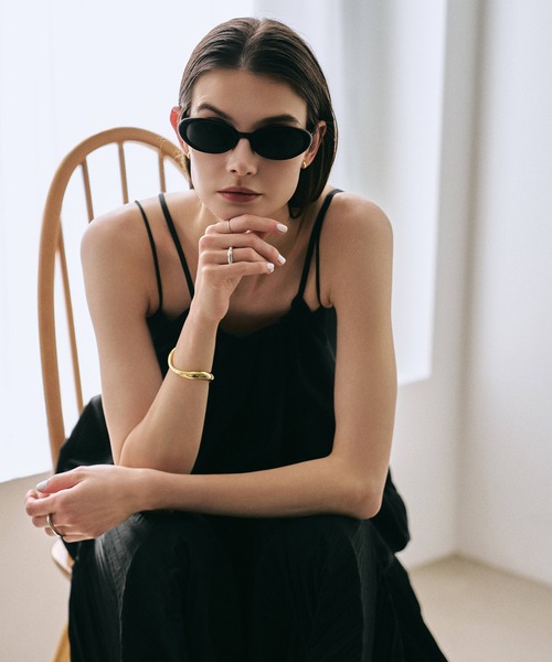 NUEF (ヌエフ)の「オーバルサングラス|カラーレンズ|トレンド|紫外線対策|UVカット|サングラス|NUEF|COLOR SUNGLASSES(サングラス・レディース・ブラック/ブラック×グレー/ブラウン・FREE)」の9枚目の写真
