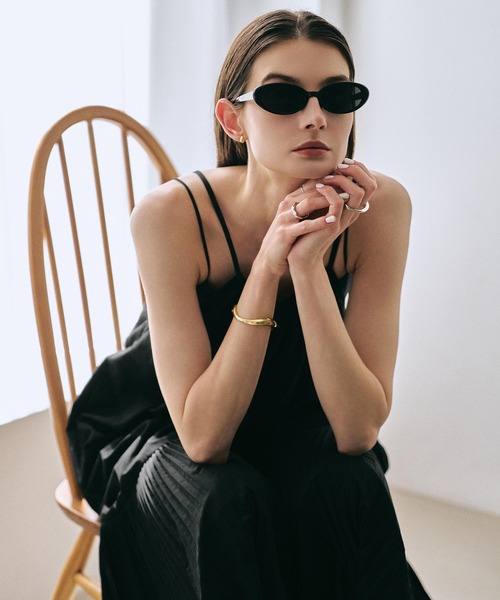 NUEF (ヌエフ)の「オーバルサングラス|カラーレンズ|トレンド|紫外線対策|UVカット|サングラス|NUEF|COLOR SUNGLASSES(サングラス・レディース・ブラック/ブラック×グレー/ブラウン・FREE)」の10枚目の写真