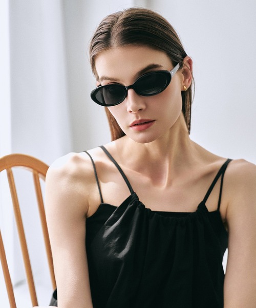 NUEF (ヌエフ)の「オーバルサングラス|カラーレンズ|トレンド|紫外線対策|UVカット|サングラス|NUEF|COLOR SUNGLASSES(サングラス・レディース・ブラック/ブラック×グレー/ブラウン・FREE)」の11枚目の写真