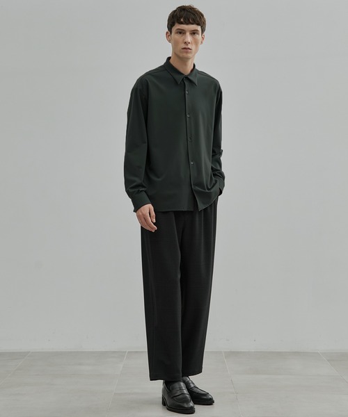 UNITED TOKYO(ユナイテッドトウキョウ)の「【新色追加】アウトラストロングスリーブシャツ 温度調整素材|ストレッチ|イージーケア|オールシーズン対応|インナー(シャツ/ブラウス・メンズ・ライトグレー/サックスブルー/チェック/ダークグレー/マルチ/ライトブラウン/グリーン/ホワイト・1/2/3)」の12枚目の写真