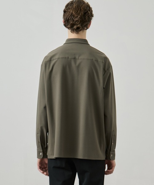 UNITED TOKYO(ユナイテッドトウキョウ)の「【新色追加】アウトラストロングスリーブシャツ 温度調整素材|ストレッチ|イージーケア|オールシーズン対応|インナー(シャツ/ブラウス・メンズ・ライトグレー/サックスブルー/チェック/ダークグレー/マルチ/ライトブラウン/グリーン/ホワイト・1/2/3)」の22枚目の写真