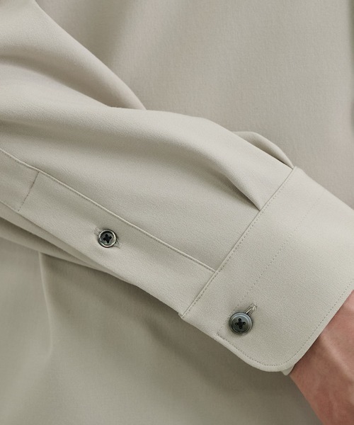 UNITED TOKYO（ユナイテッドトウキョウ）の「アウトラストロングスリーブシャツ　温度調整素材｜ストレッチ｜イージーケア｜冬服｜インナー（シャツ/ブラウス・メンズ・ライトグレー/サックスブルー/チェック/ダークグレー/マルチ/ライトブラウン/グリーン・1/2/3）」の16枚目の写真