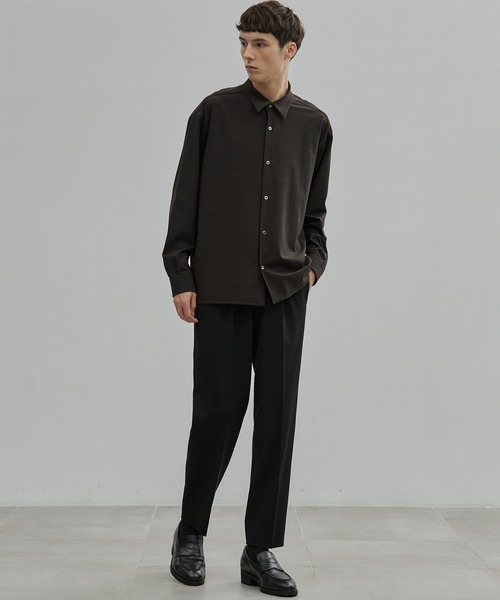 UNITED TOKYO(ユナイテッドトウキョウ)の「【新色追加】アウトラストロングスリーブシャツ 温度調整素材|ストレッチ|イージーケア|オールシーズン対応|インナー(シャツ/ブラウス・メンズ・ライトグレー/サックスブルー/チェック/ダークグレー/マルチ/ライトブラウン/グリーン/ホワイト・1/2/3)」の9枚目の写真