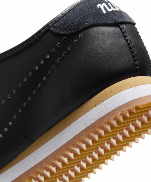 NIKE(ナイキ)の「ナイキ コルテッツ レザー ウィメンズシューズ / Nike Cortez Leather Women's Shoes HQ1841-002 Black(スニーカー・レディース・ブラック・23.5/23/22.5/26/25.5/22/25/24.5/24)」の8枚目の写真