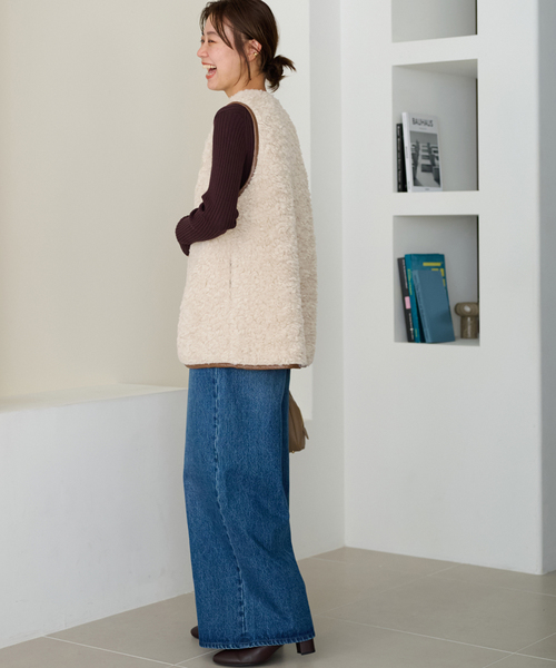 JOURNAL STANDARD relume(ジャーナルスタンダード レリューム)の「《追加2》シープフェイクファージップベスト(ブルゾン・レディース・アイボリー/チャコールグレー・FREE)」の4枚目の写真