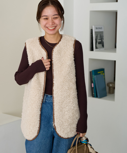 JOURNAL STANDARD relume(ジャーナルスタンダード レリューム)の「《追加2》シープフェイクファージップベスト(ブルゾン・レディース・アイボリー/チャコールグレー・FREE)」の7枚目の写真