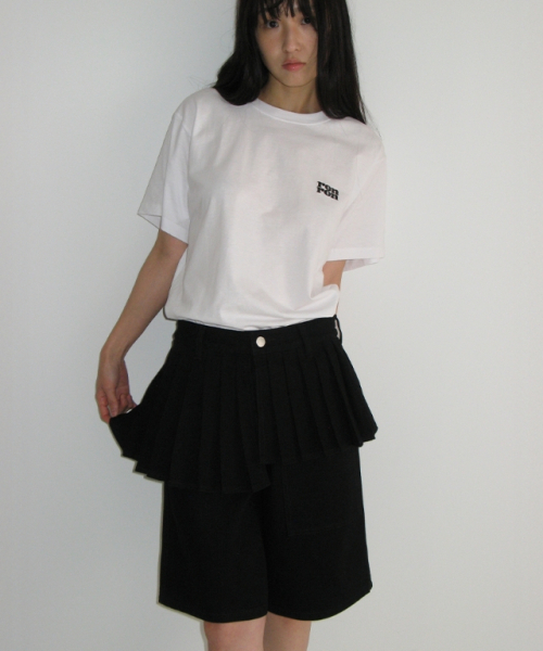 RONRON(ロンロン)の「OFF BALANCE PLEAT LAYERED SHORTS PANTS BLACK(その他パンツ・レディース・その他・SMALL/MEDIUM)」の4枚目の写真