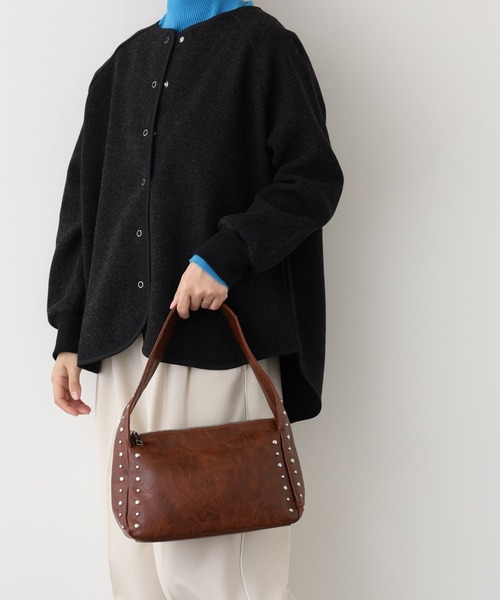 FUNALIVE(ファンアライブ)の「スタッズワイド ショルダーバッグ(ショルダーバッグ・メンズ・ブラウン/ブラック/ダークブラウン・FREE)」の14枚目の写真