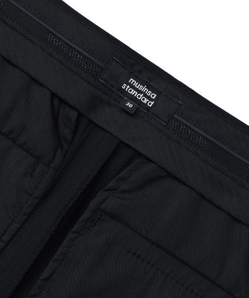 MUSINSA STANDARD（ムシンサスタンダード）の「[縫い目ディテール] でエッジカットワイドスラックス [ブラック]（スラックス・メンズ・その他・40/31/33/26/27/28/29/38/42/36/34/32/30）」の6枚目の写真