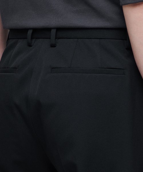 MUSINSA STANDARD（ムシンサスタンダード）の「[縫い目ディテール] でエッジカットワイドスラックス [ブラック]（スラックス・メンズ・その他・40/31/33/26/27/28/29/38/42/36/34/32/30）」の5枚目の写真