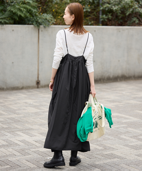 SLOBE IENA（スローブイエナ）の「《WEB限定/追加4》タフタギャザーキャミワンピース（ワンピース・レディース・ブラック・38/36）」の3枚目の写真