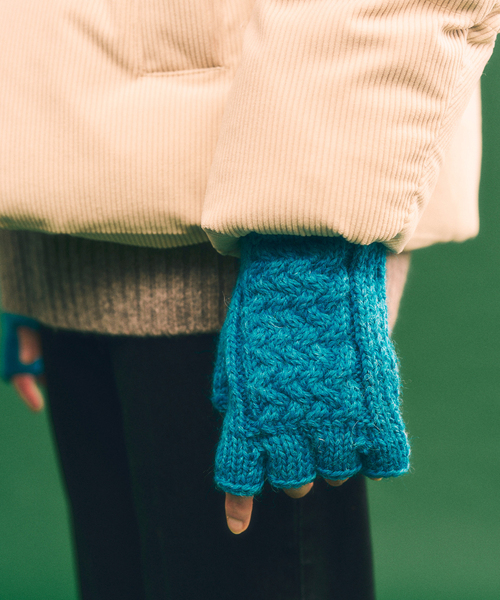 Black Sheep(ブラックシープ)の「【BLACK SHEEP / ブラックシープ】 HandKnit Cable Glove(手袋・メンズ・イエロー/ブラウン/ブラック/チャコールグレー/ブルー・FREE)」の8枚目の写真