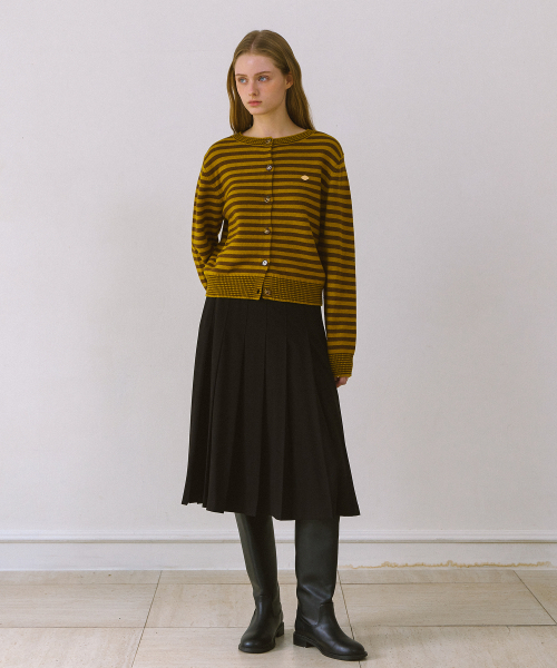 YUPPE(ヨッペ)の「プリーツウールスカート_ブラック(スカート・レディース・その他・SMALL/MEDIUM)」の4枚目の写真
