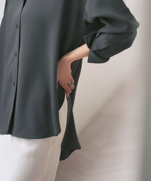 Noble（ノーブル）の「《追加》シーズンカラープレーンシャツ（シャツ/ブラウス・レディース・グリーン/チャコールグレー/ホワイト・FREE）」の5枚目の写真