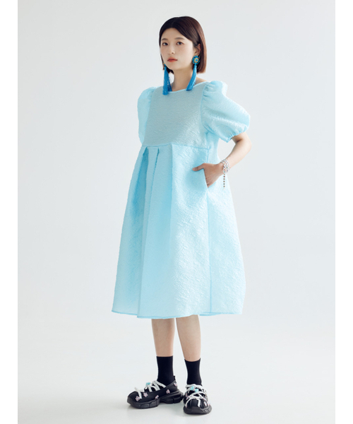 BOMNAL BOUTIQUE(ボムナルブティック)の「アイリスボリュームパフミディドレス_スカイ(ワンピース・レディース・その他・FREE)」の2枚目の写真