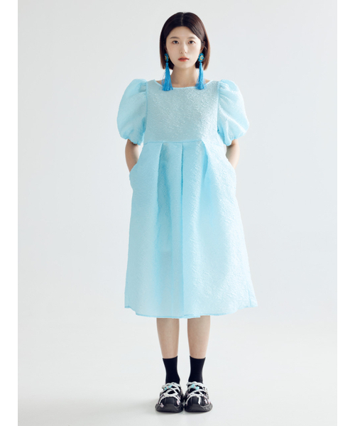 BOMNAL BOUTIQUE(ボムナルブティック)の「アイリスボリュームパフミディドレス_スカイ(ワンピース・レディース・その他・FREE)」の3枚目の写真