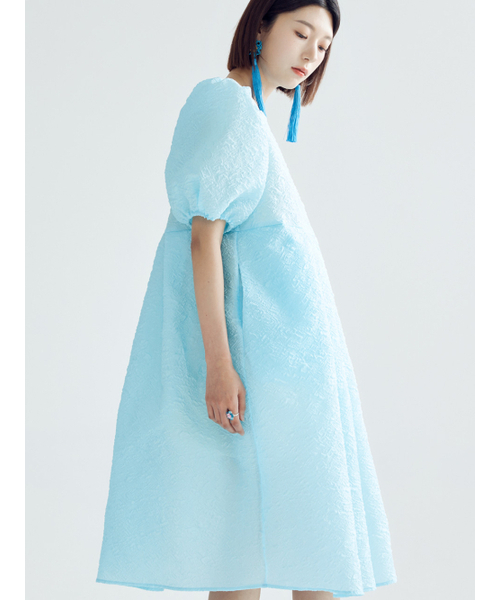 BOMNAL BOUTIQUE(ボムナルブティック)の「アイリスボリュームパフミディドレス_スカイ(ワンピース・レディース・その他・FREE)」の4枚目の写真