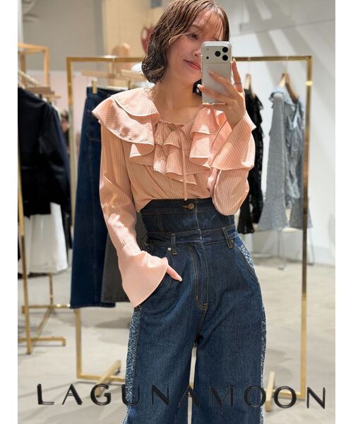 LAGUNAMOON(ラグナムーン)の「ラッフルパイピングブラウス 【春服】【オフィスカジュアル】(シャツ/ブラウス・レディース・ブルー/ホワイト/ピンク・FREE)」の22枚目の写真